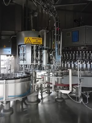 LINEA DI IMBOTTIGLIAMENTO USATA PER BOTTIGLIE PET COMPLETA